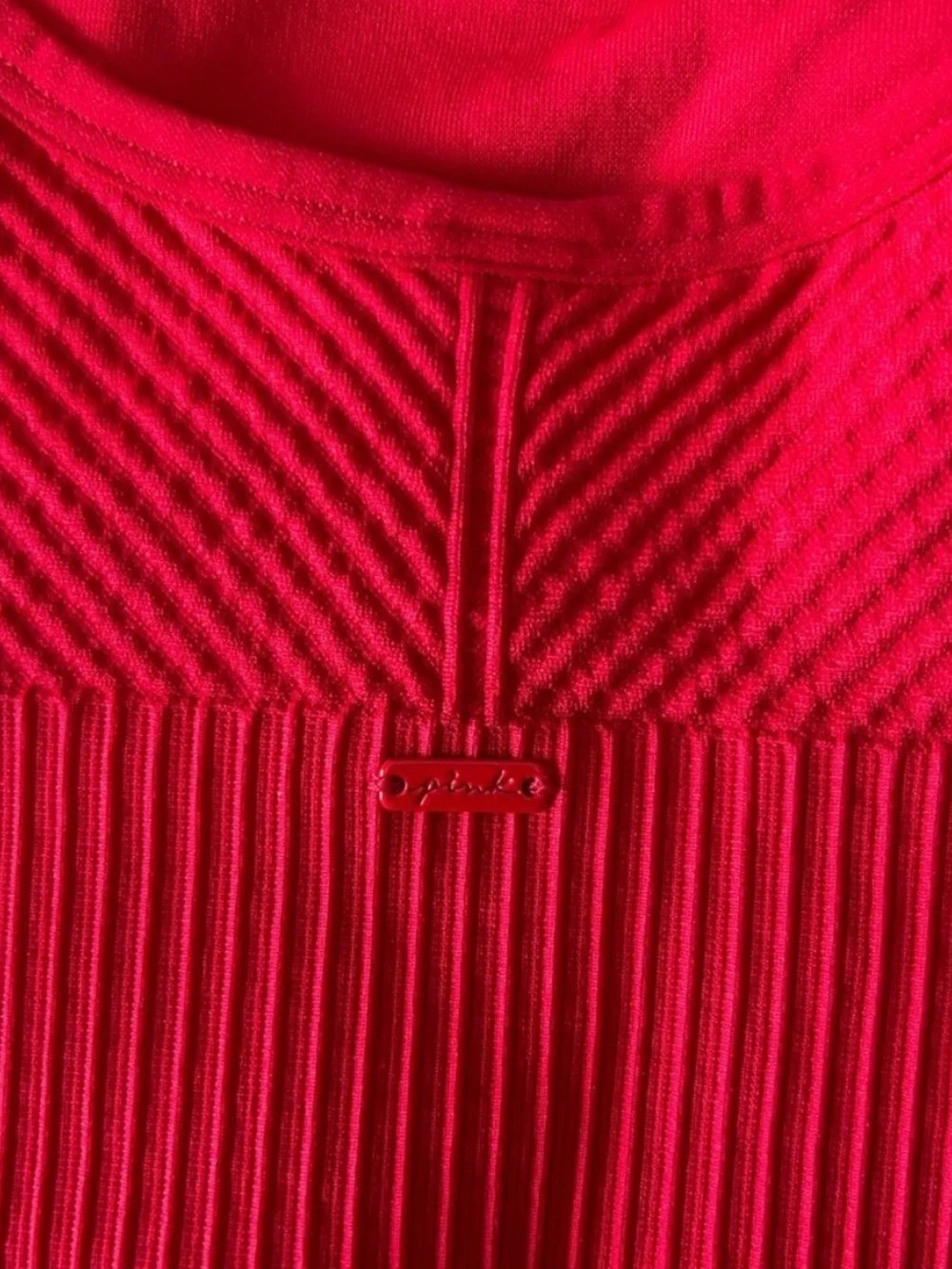 Red Victoria’s Secret -Pink Active seamless sports bra